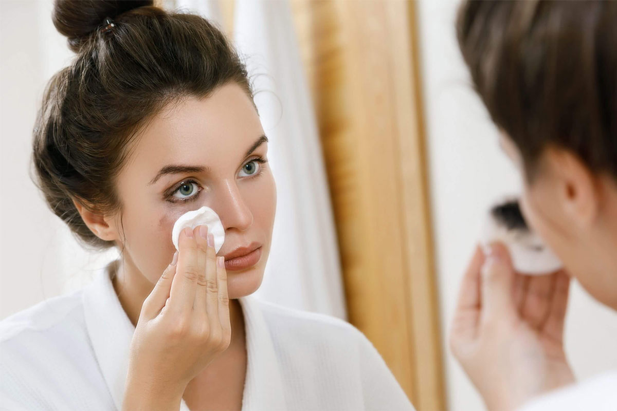 پاکسازی عمیق پوست با انواع پاک کننده آرایش