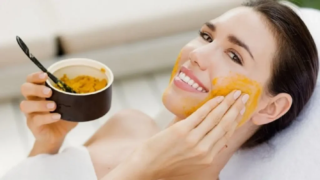ماسک زردچوبه و گلاب برای صورت