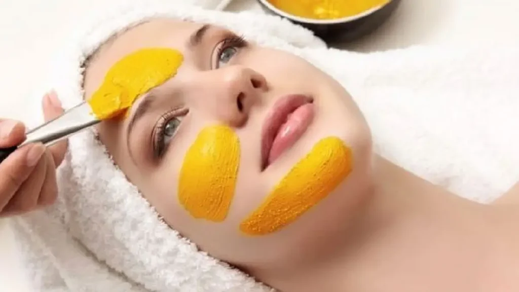 ماسک زردچوبه و گلاب برای صورت