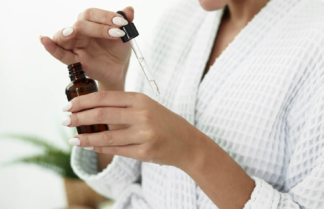 نقد و بررسی ۵ مدل از بهترین سرم‌های هیالورونیک اسید ایرانی