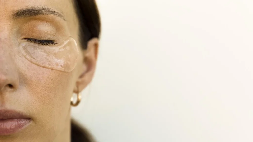 چروک پنجه کلاغی دور چشم